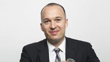 Българин съди световното плуване